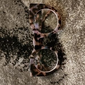 Women's eyeglasses